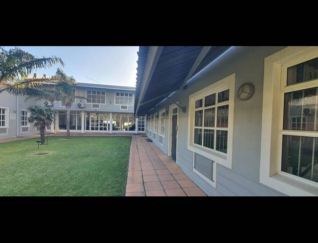 600M² RETAIL TO LET IN PAARDEN EILAND